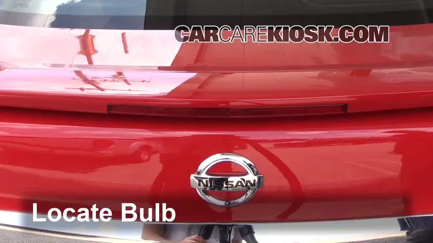 2016 Nissan Sentra FE+S 1.8L 4 Cyl. Éclairage Feu de freinage central (remplacer l'ampoule)